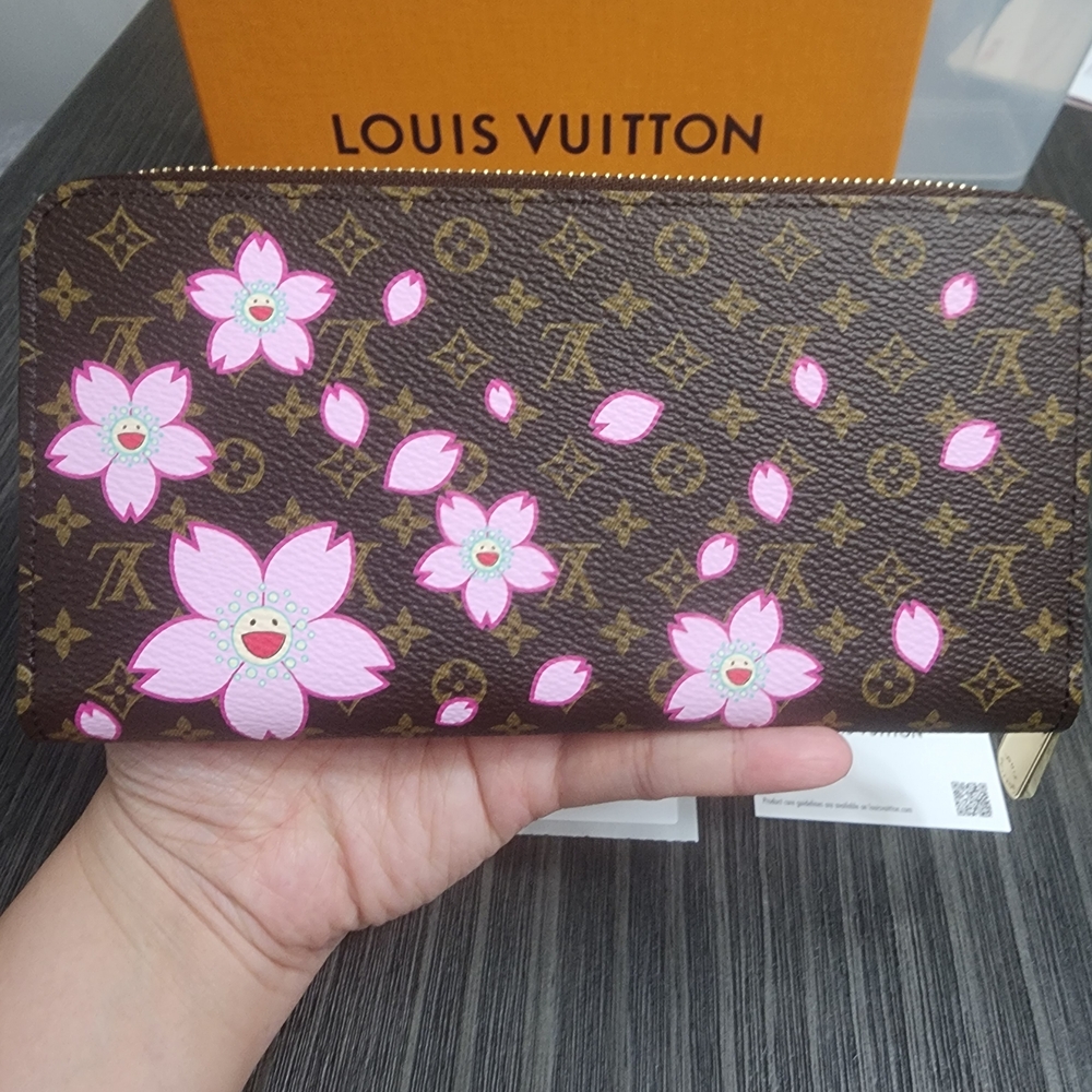 Authentic Louis Vuitton X Murakami Zippy